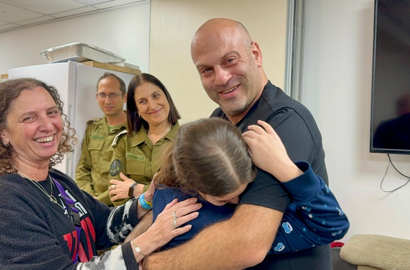 המפגש הראשוני בין הילה רותם שושני ודודה