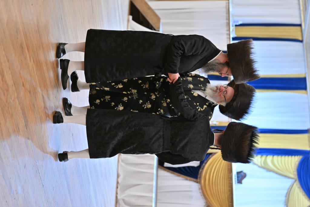 סיכום ימי השבע ברכות בחצרות ויז'ניץ - וייען - זלאטשוב | צפו