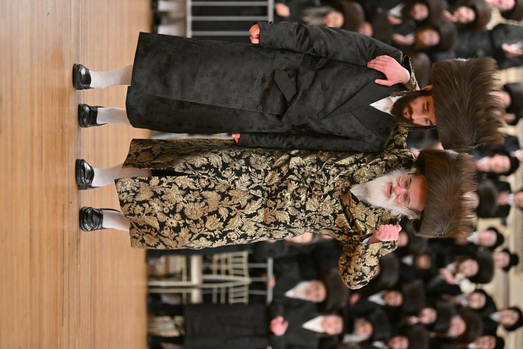 סיכום ימי השבע ברכות בחצרות ויז'ניץ - וייען - זלאטשוב | צפו