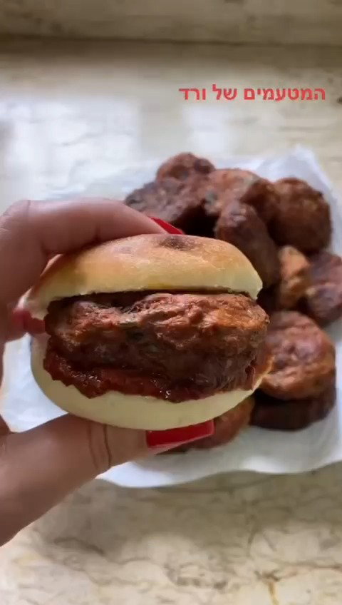 קציצות עוף פיקנטיות בכריך