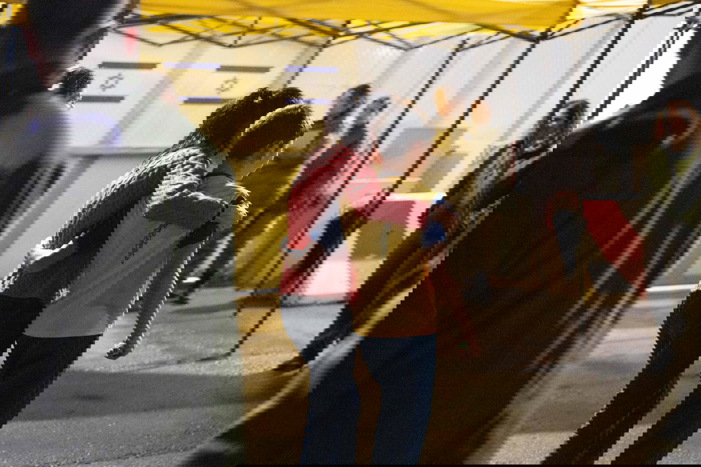 איתן יהלומי עם אמו, הלילה עם שובו בנקודת המפגש בכרם שלום