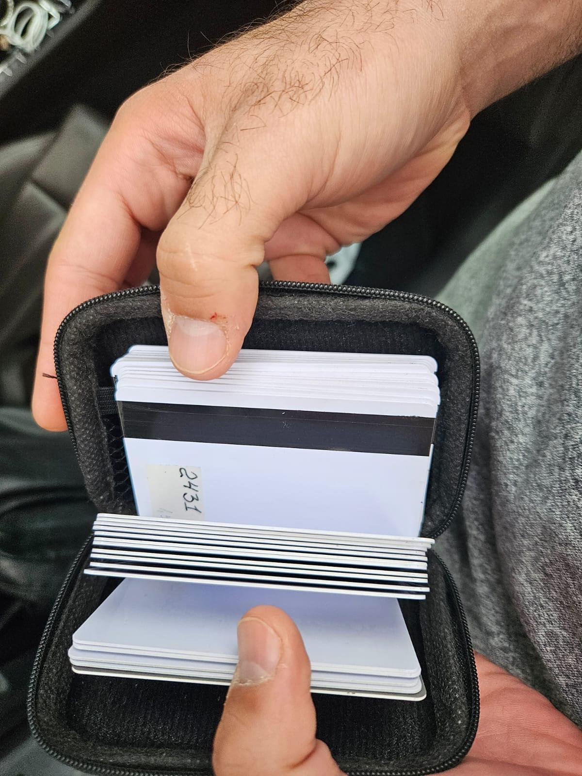 הכרטיסים המזויפים