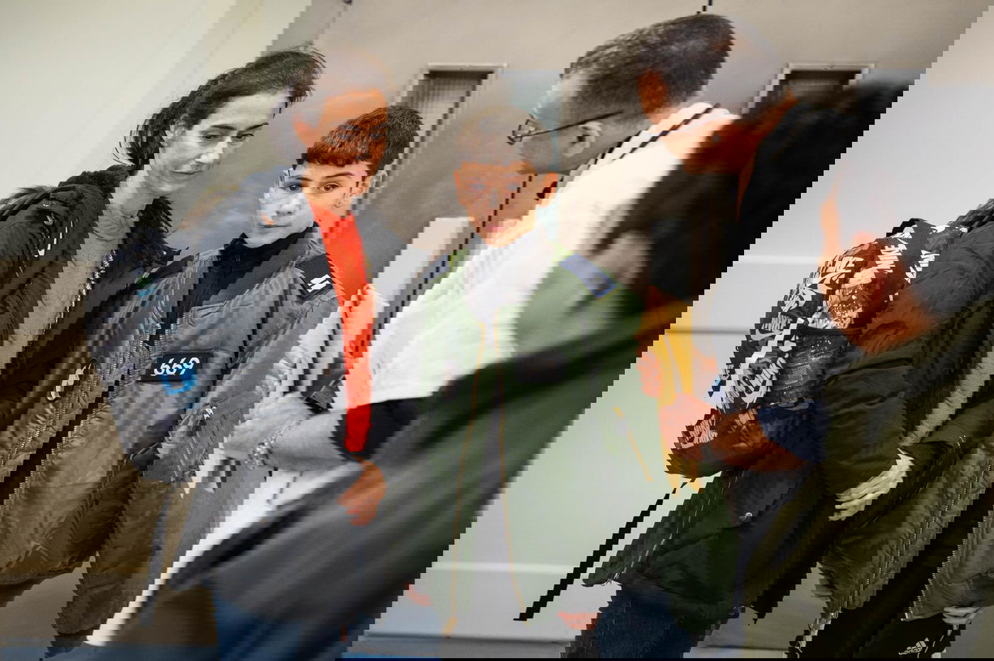 החטופים הישראלים נפגשים לראשונה עם המשפחה | צפו