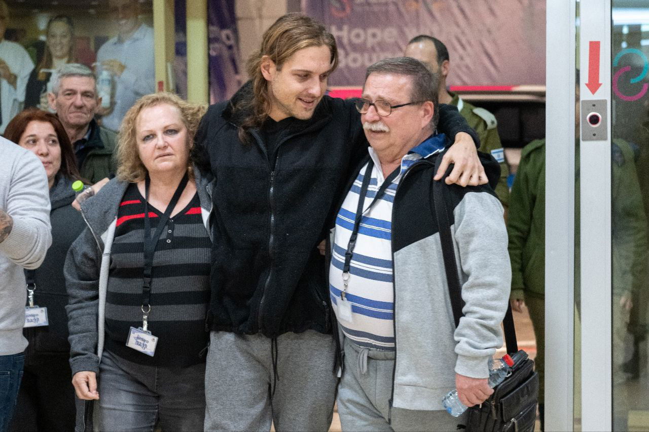 רון קריבוי עם הוריו