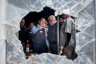 הנשיא יצחק הרצוג מסייר בעוטף עזה