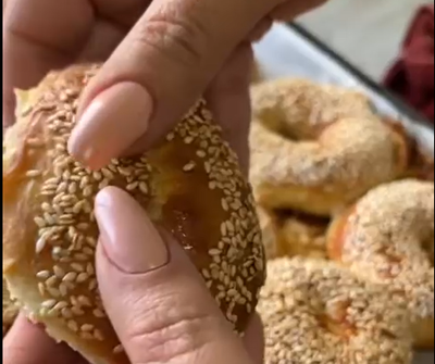 בייגל ירושמי במילוי גבינה צהובה