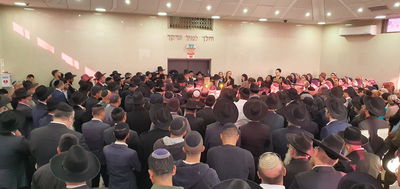 ההלוויה הדומעת, הערב