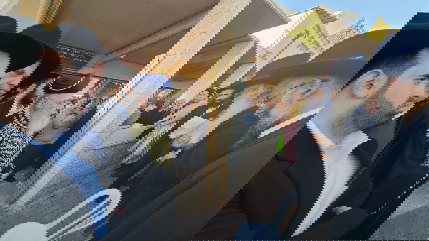 ההלוויה קורעת הלב למרת חנה איפרגן הי"ד שנרצחה בפיגוע הבוקר