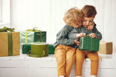 כל סבתא מחכה לרגע המאושר בו הנכדים יופתעו ממתנת החנוכה