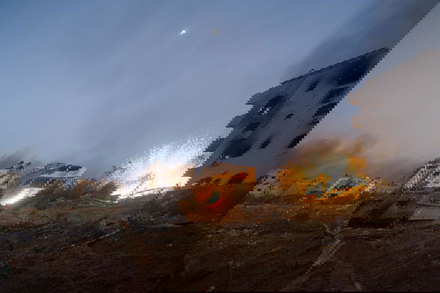 צה"ל החל לפעול קרקעית גם בדרום רצועת עזה | 12 נפצעו מירי נ"ט מלבנון | כל העדכונים