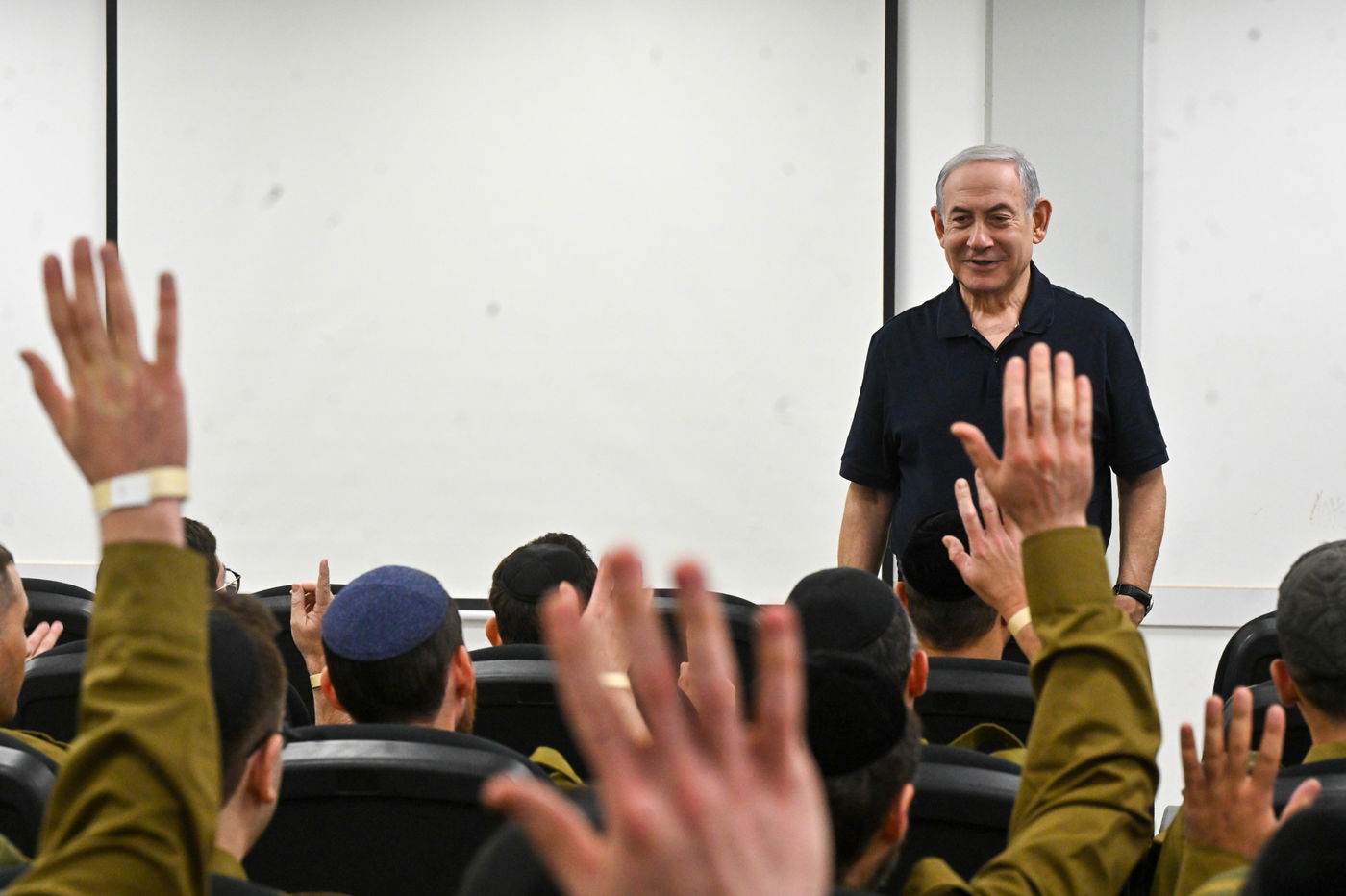 נתניהו עם המתגייסים החרדים