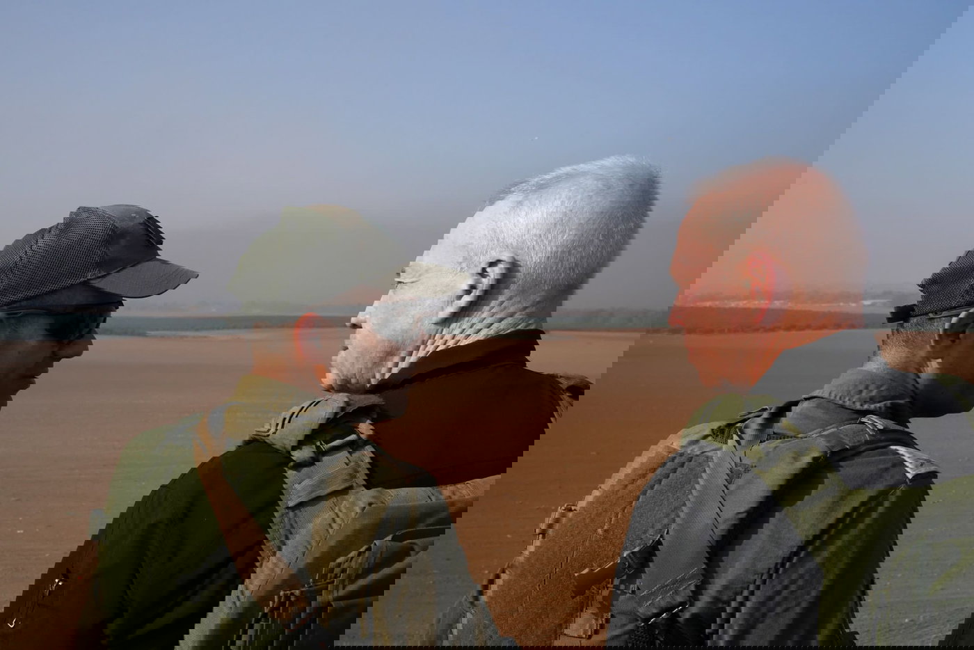 גלנט צופה על שג'עייה