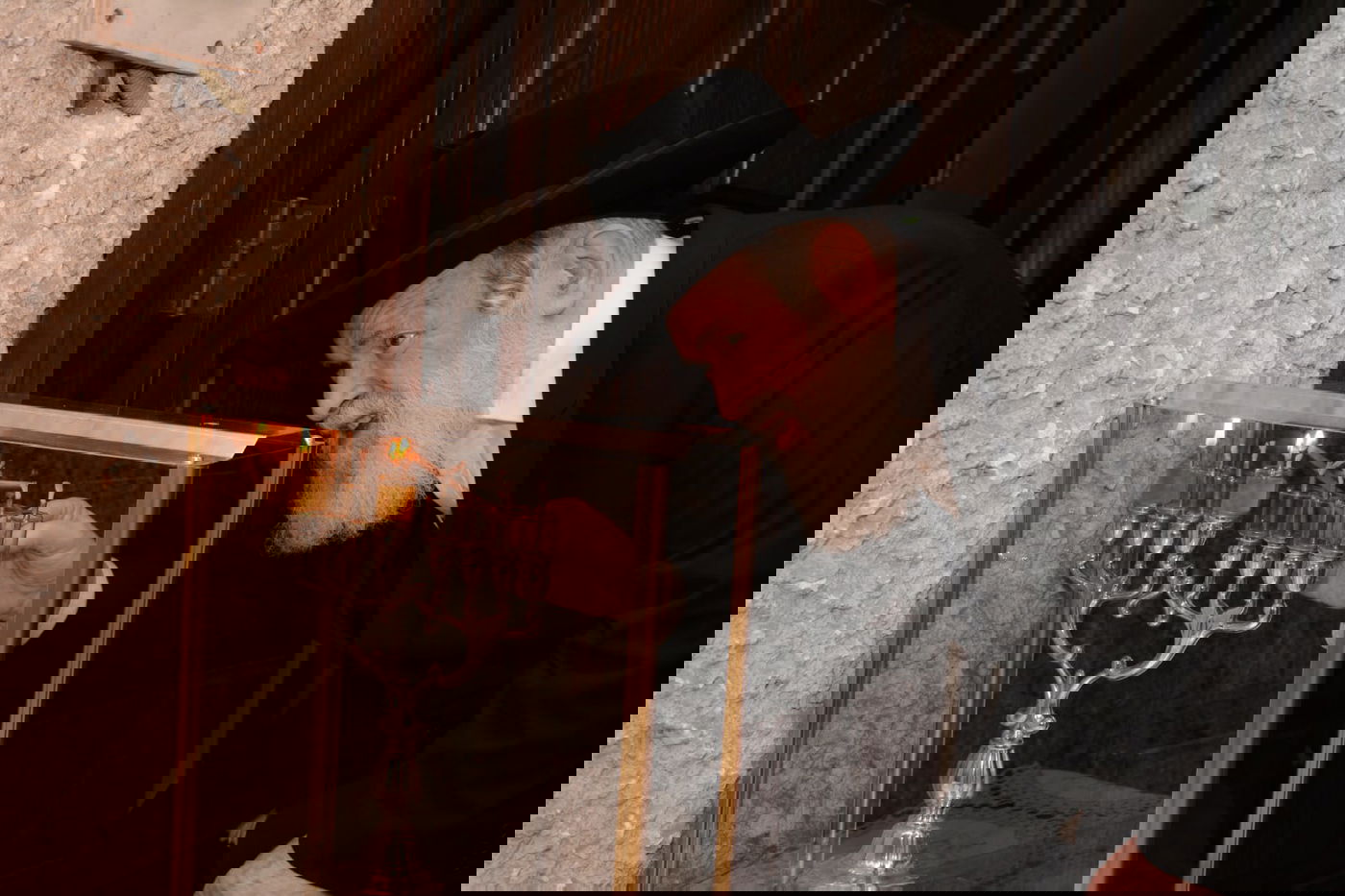 חיילים בשדה הקרב פטורים מנר חנוכה? | זו הכרעת הגר"י זילברשטיין