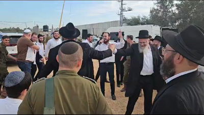 רגע לפני הקרב בג׳באליה: הלוחמים כתבו אות בספר תורה