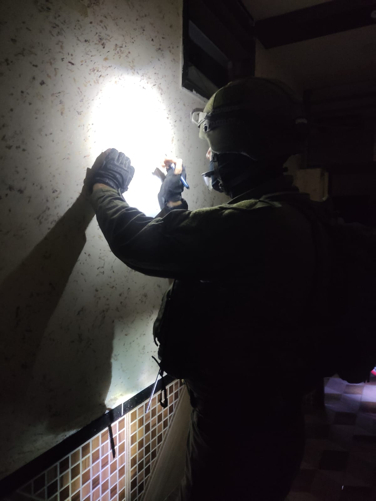 לוחמים עוצרים חשודים בהסתה | ארכיון