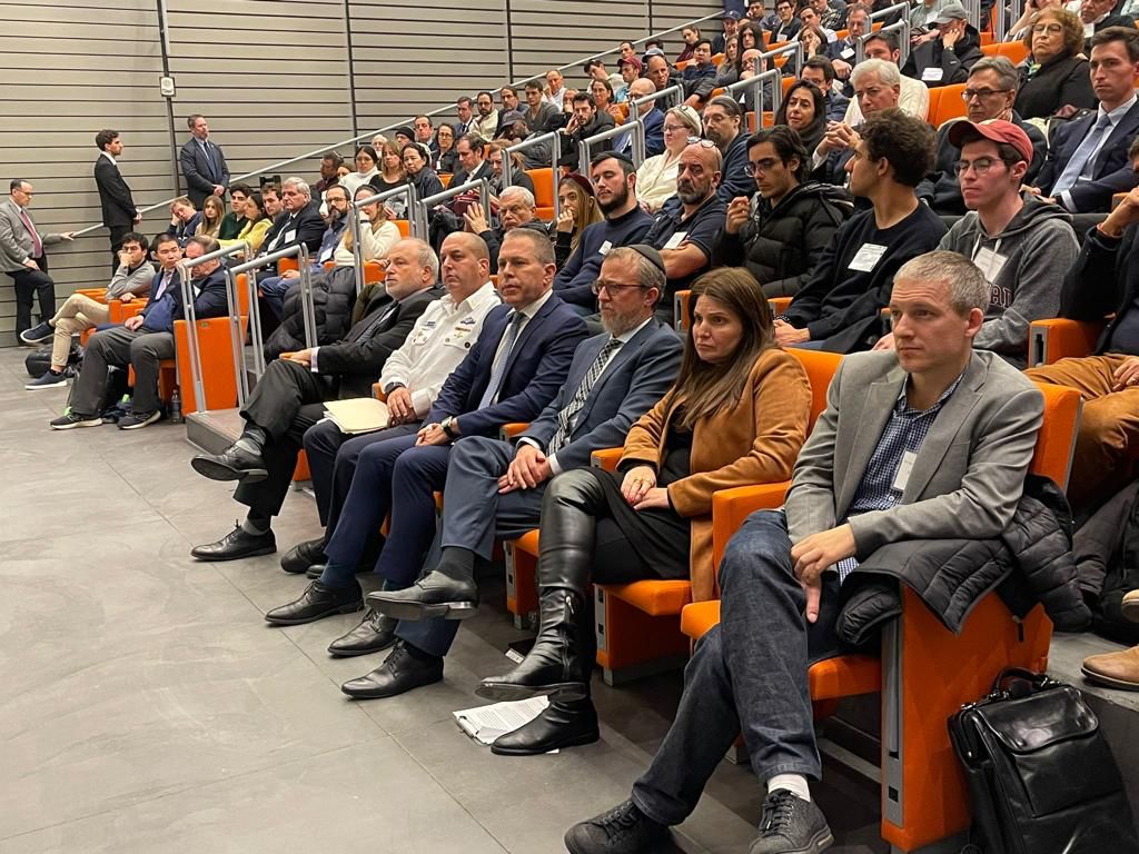 ארדן בהקרנת "סרט הזוועות" באוניברסיטת הווארד בארה"ב