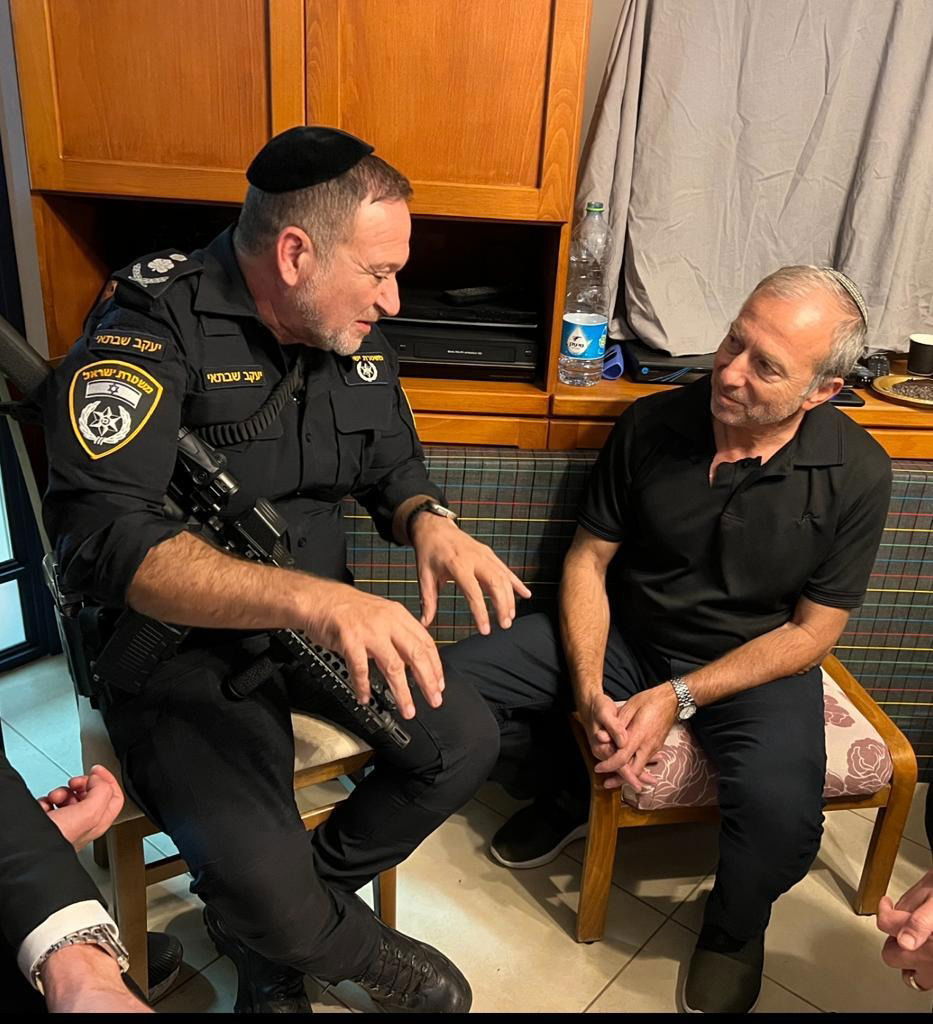 גנץ שוב הסית נגד החרדים, נתניהו הגיב לו: "ילד חרדי הוא לא חצי ילד; ללכד את הכוחות"