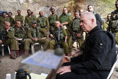 שר הביטחון גלנט עם הלוחמים בגיזרה הצפונית