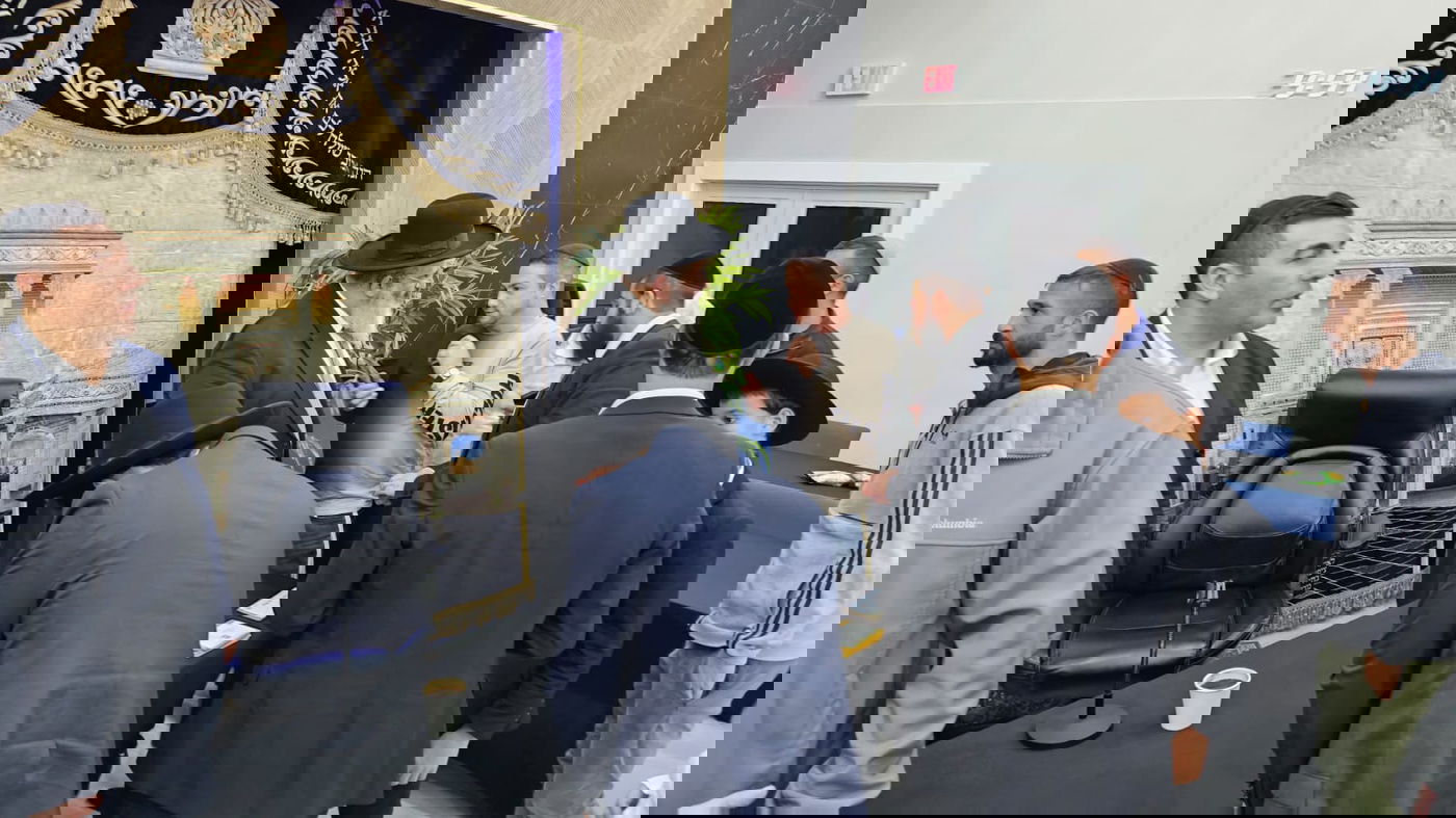 מניו יורק לפלורידה: מסע הקודש של הגאון רבי ישראל אברג'ל לארה"ב