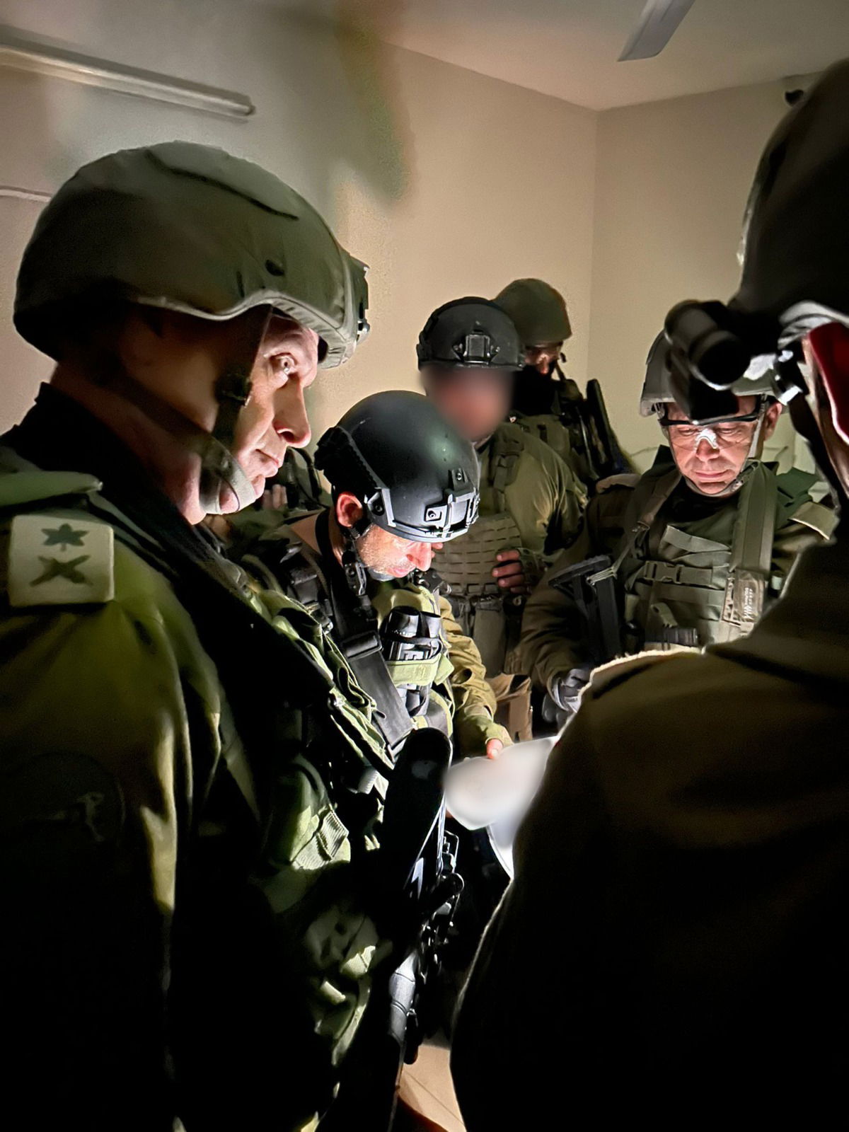 הערכת מצב שקיימו בזמן הפעילות מפקד פיקוד המרכז יהודה פוקס, יחד עם מפקד אוגדת יהודה ושומרון, תת אלוף אבי בלוט ומפקד חטיבת מנשה, אלוף משנה איוב כיוף