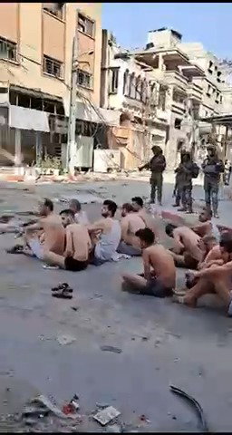 מחבלים מארגון הטרור חמאס נכנעים לחיילי צה"ל בחאן יונס