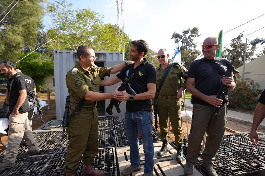 חלוקת הנשקים