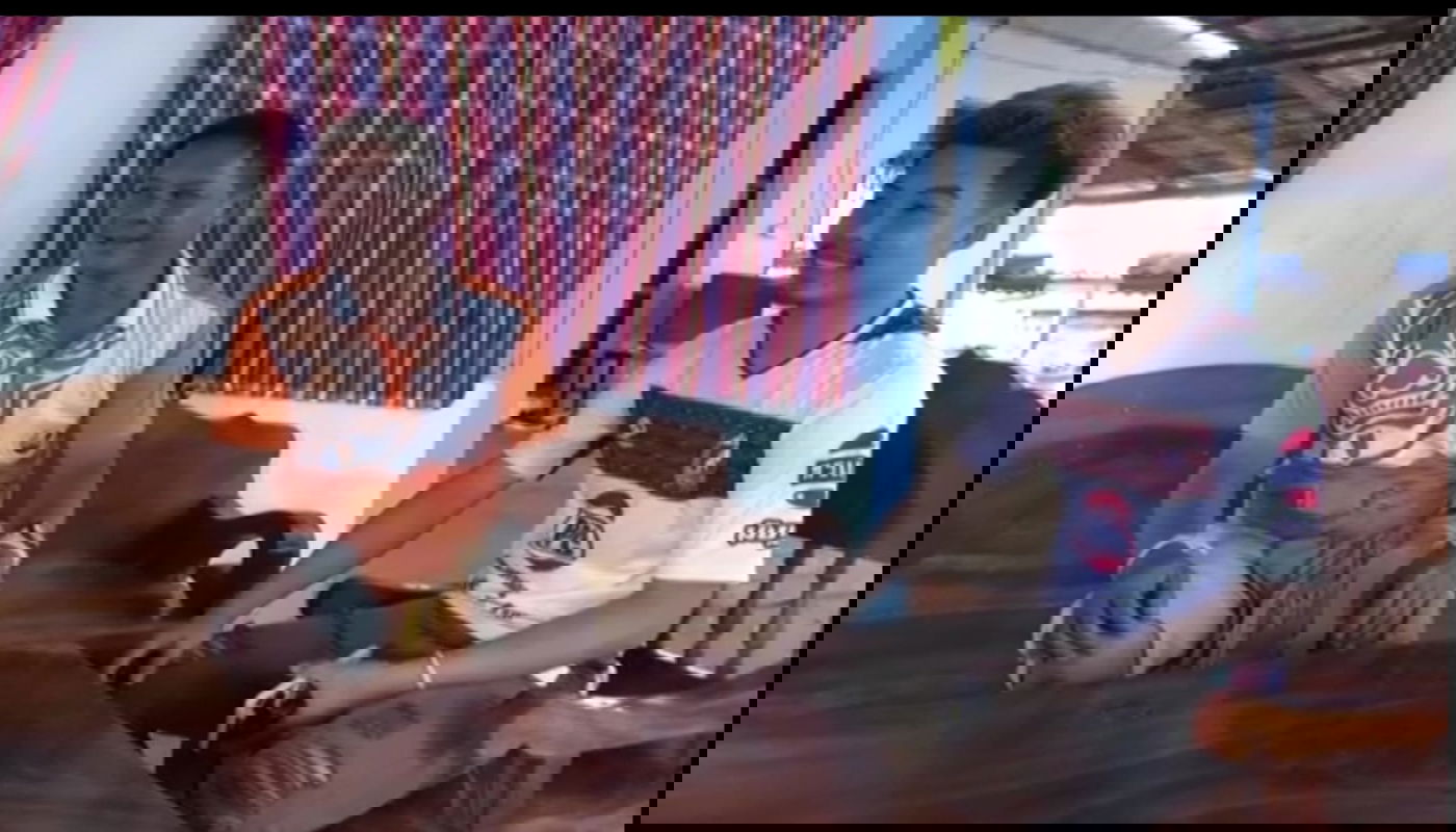 אנוצ'ה עם משפחתו לאחר שחזר לתאילנד