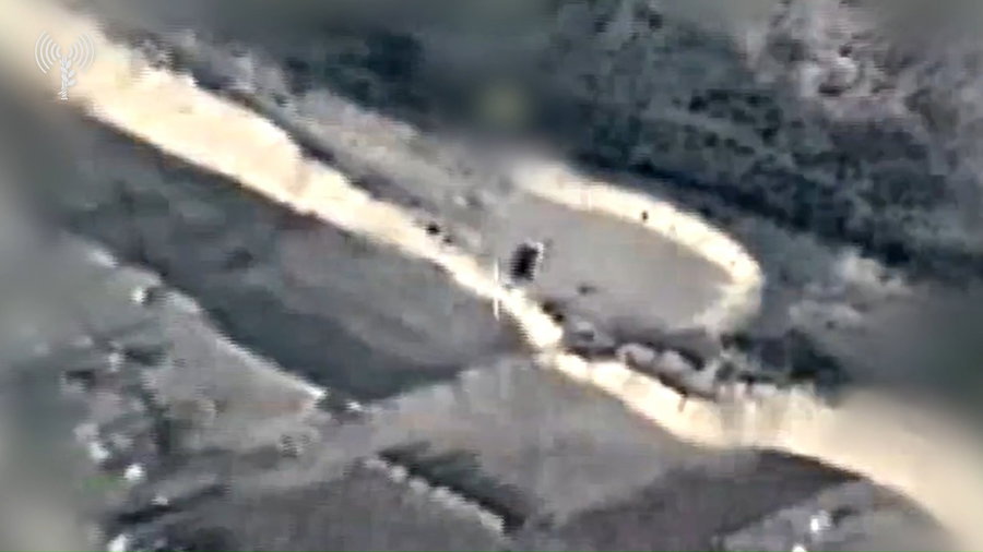 תיעוד מאתר השיגור, ליד אוהלים של אזרחים