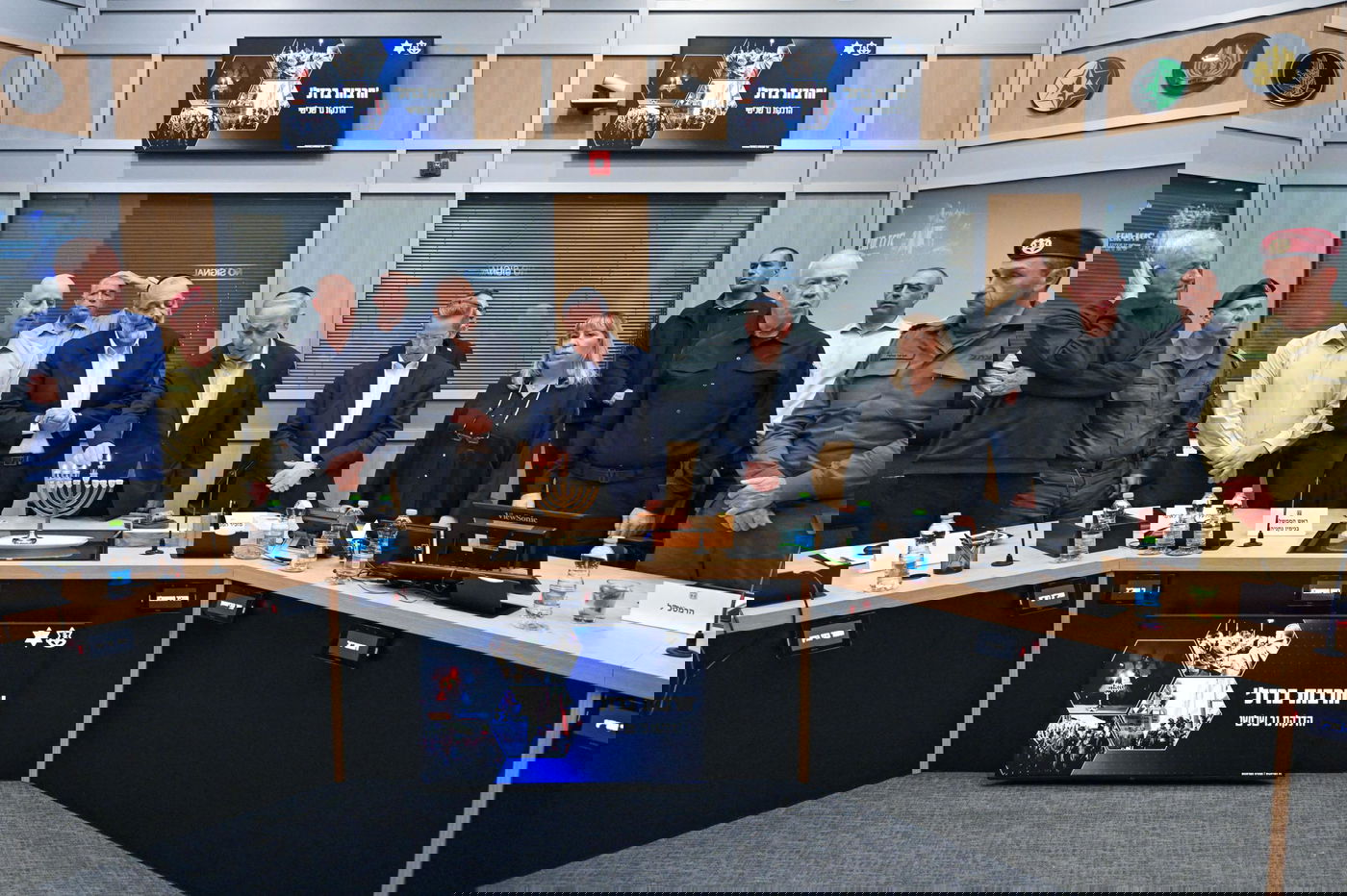 נתניהו ודרעי מדליקים נרות חנוכה 