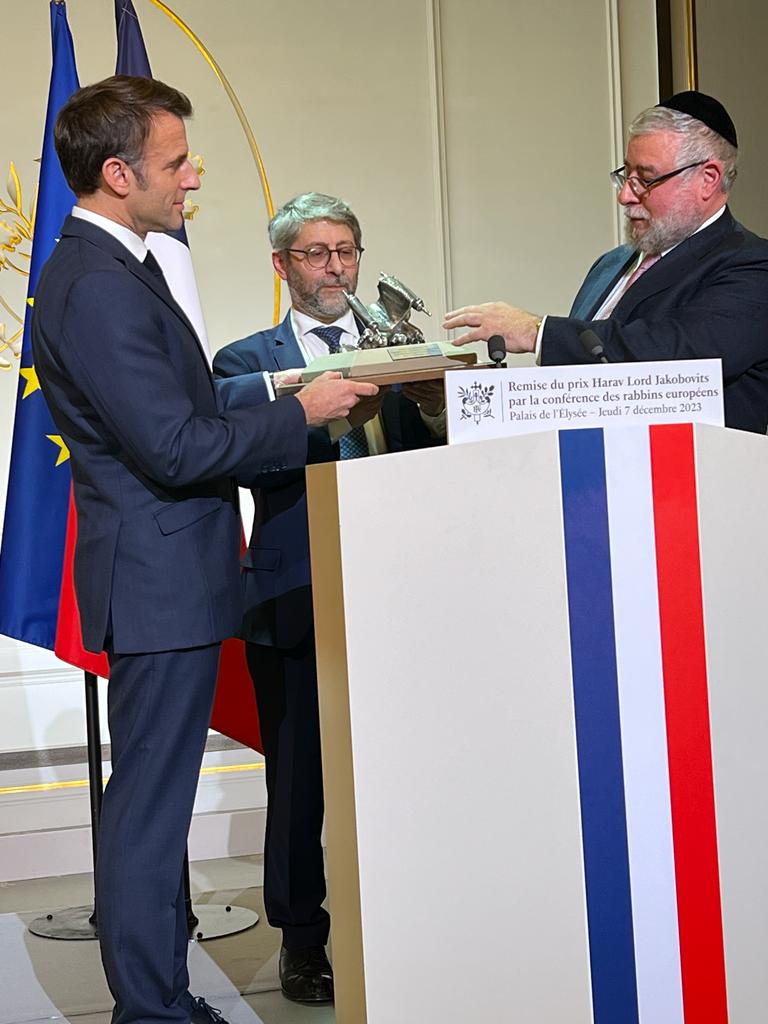 הדלקת נר ראשון של חנוכה בארמון האליזה