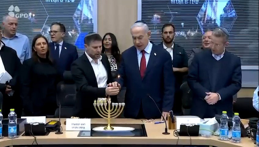 נר רביעי של חנוכה בקבינט