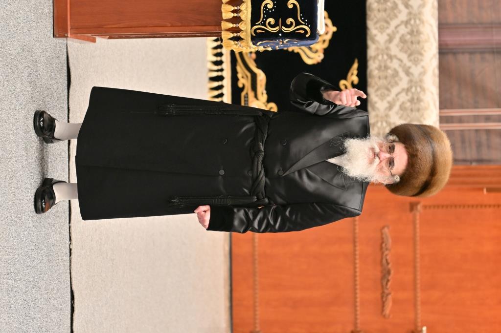 הדלקת נרות חנוכה בויז'ניץ