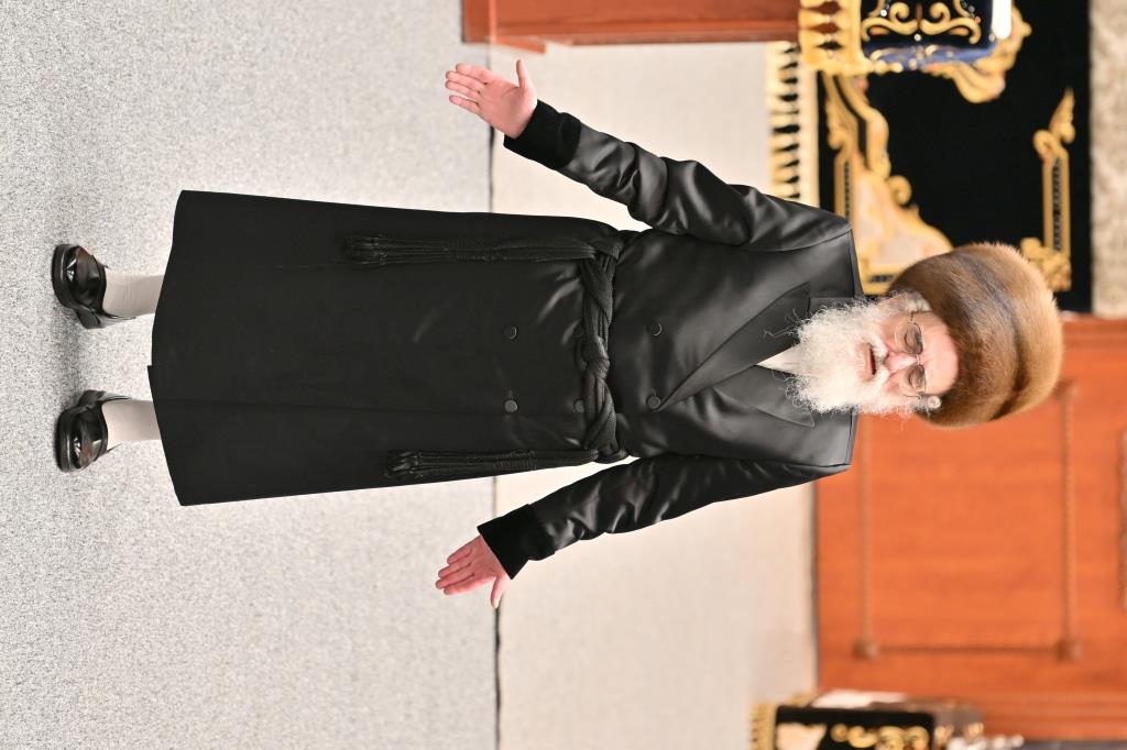 הדלקת נרות חנוכה בויז'ניץ