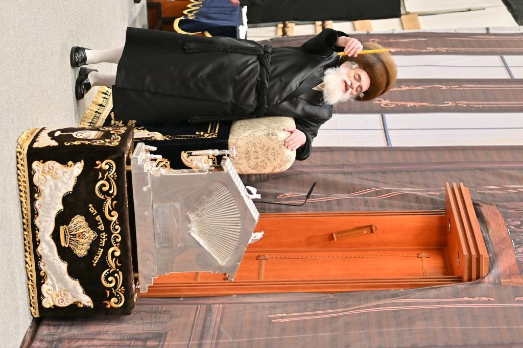 הדלקת נרות חנוכה בויז'ניץ