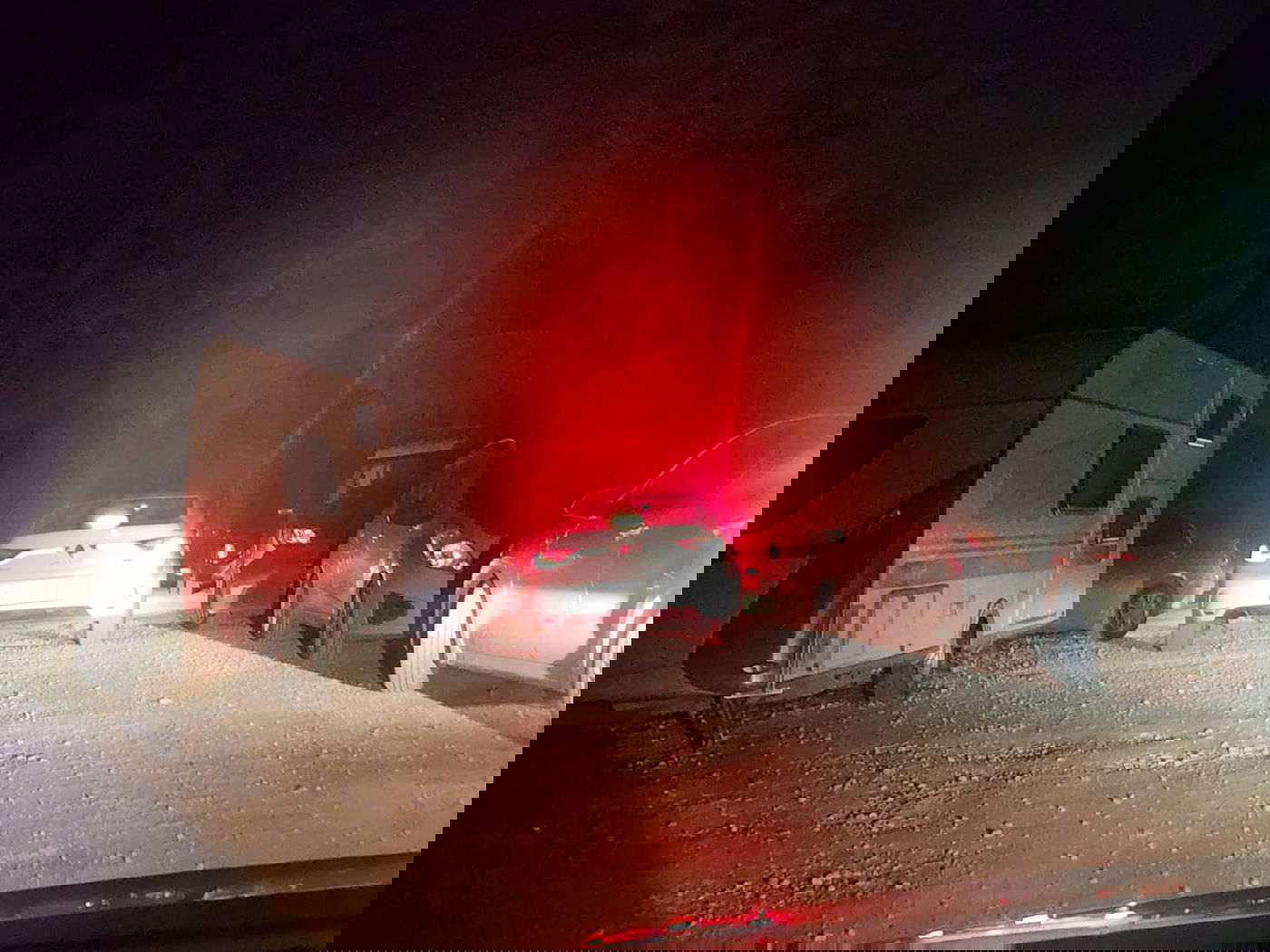 קרוב לחצות הלילה: המונים חגגו בקבר מתתיהו ובניו | כך זה נראה