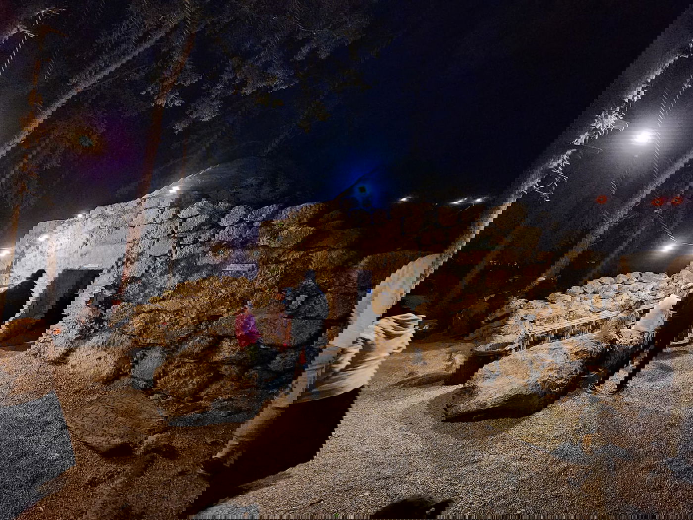 קרוב לחצות הלילה: המונים חגגו בקבר מתתיהו ובניו | כך זה נראה