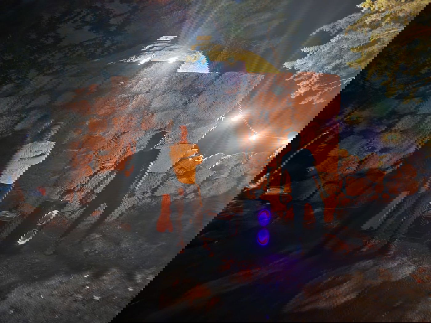 קרוב לחצות הלילה: המונים חגגו בקבר מתתיהו ובניו | כך זה נראה