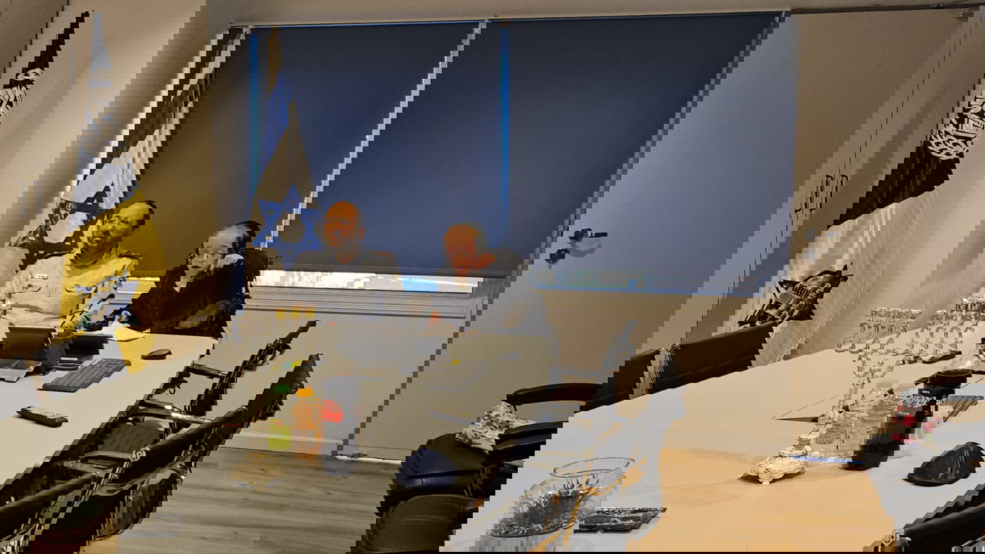 נער הפלא חיזק את האסירים: "מעולם לא ראיתי כ"כ הרבה דמעות"