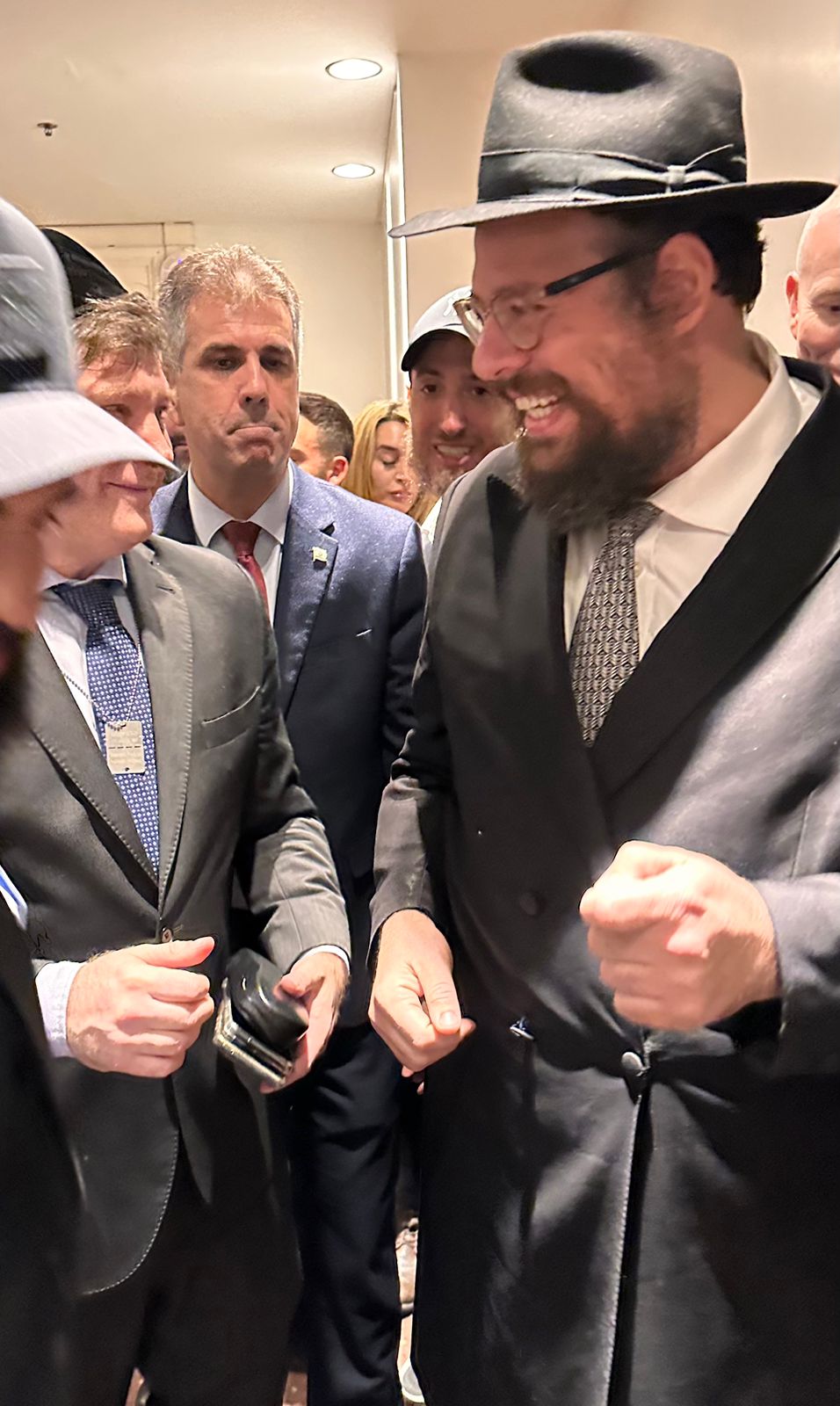 עם כיפה והדלקת הנר: כך פותח מיליי את הנשיאות שלו; ההשבעה - היום