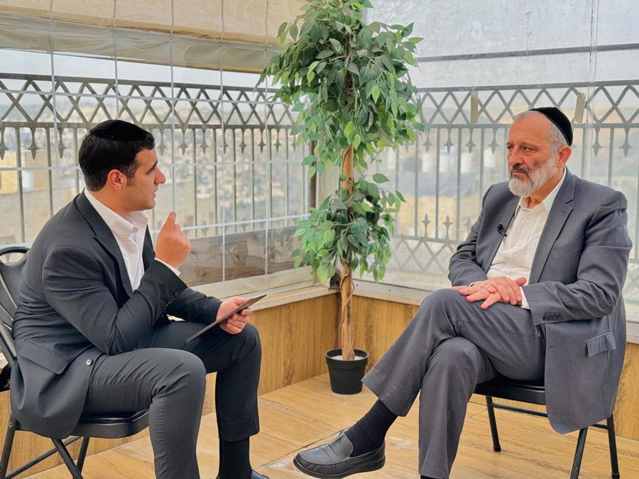 כך ניסו להתקיל את אריה דרעי: איפה ישי כהן עובד? האזינו