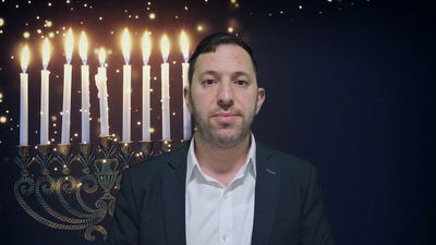 למה מאחלים "חנוכה שמח"? | הרב נפתלי וסרמן מסביר