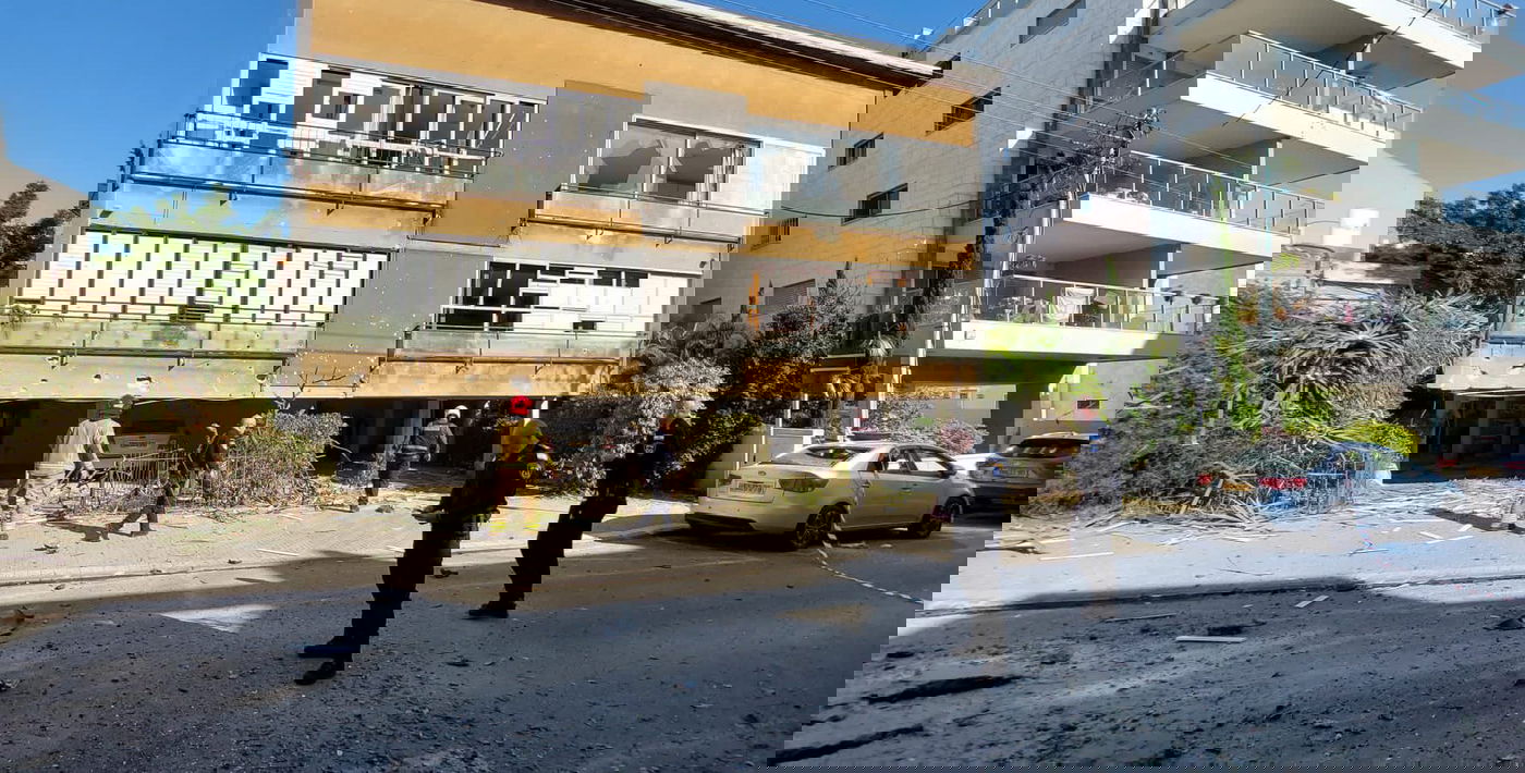 זירת נפילת הטיל בחולון