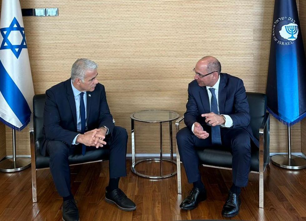 הפגישה בין נגיד בנק ישראל לח"כ יאיר לפיד