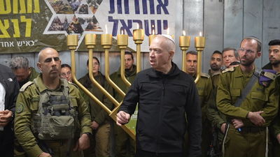 השר גלנט: ״לוחמי צה״ל פועלים עמוק מתחת לקרקע" | צפו