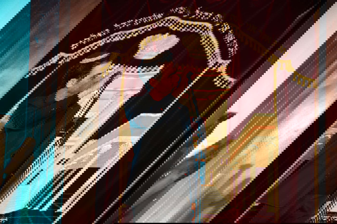 אביב גפן בבית הכנסת