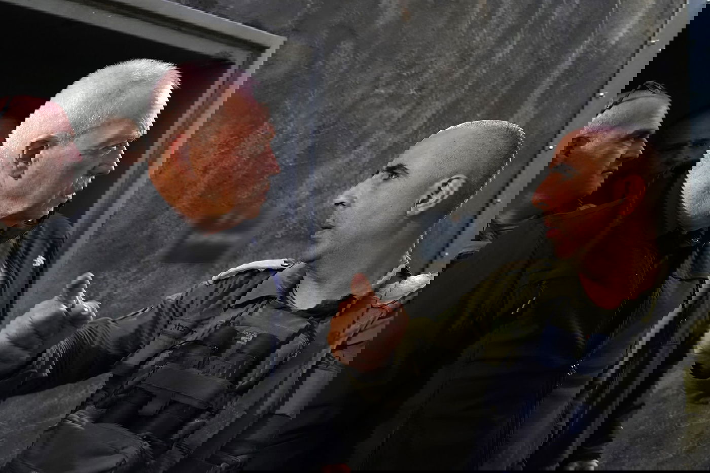 השר גלנט: ״לוחמי צה״ל פועלים עמוק מתחת לקרקע" | צפו