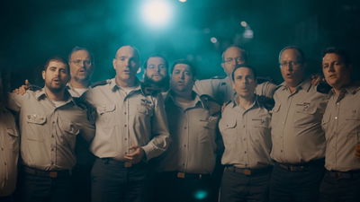 שי אברמסון והחזנים הצבאים בביצוע מיוחד: "חשוף"