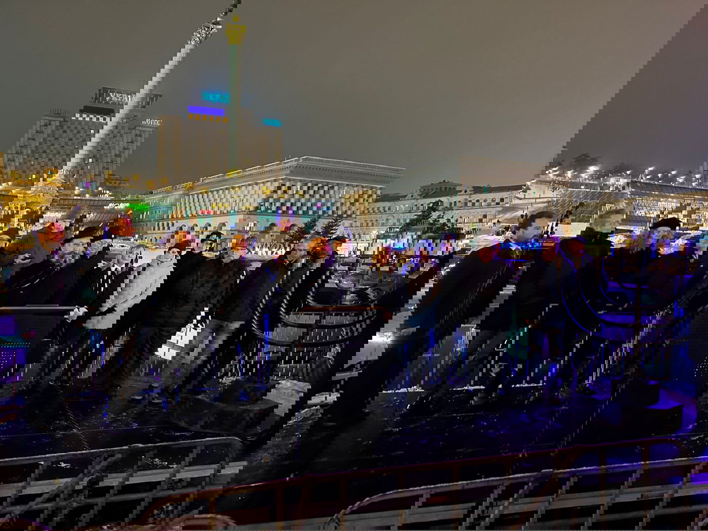 הדלקת השגרירים המרגשת בכיכר המרכזית בלב קייב