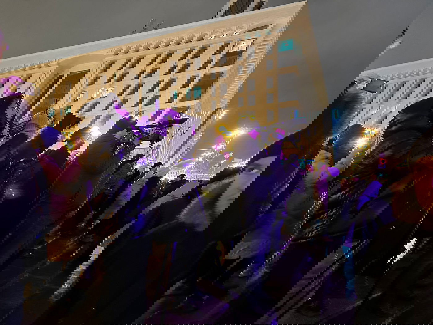 הדלקת השגרירים המרגשת בכיכר המרכזית בלב קייב