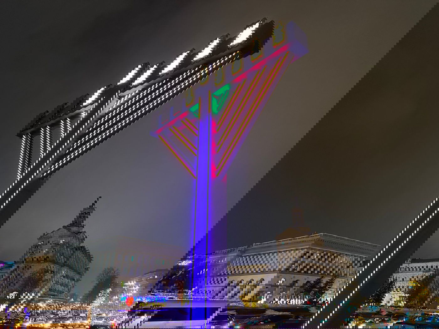 הדלקת השגרירים המרגשת בכיכר המרכזית בלב קייב